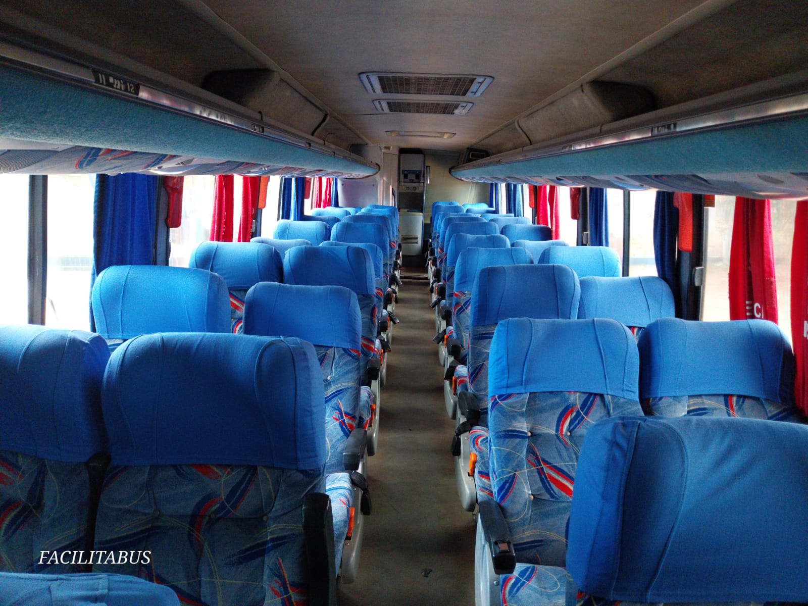 Ônibus Rodoviário Busscar Vista Buss LO - View 2