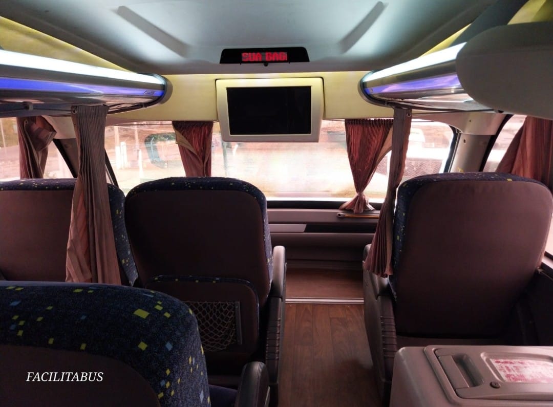 Ônibus Rodoviário Comil Invictus DD - View 4
