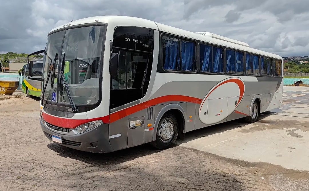Ônibus Rodoviário Comil Campione 3.25 - foto 1