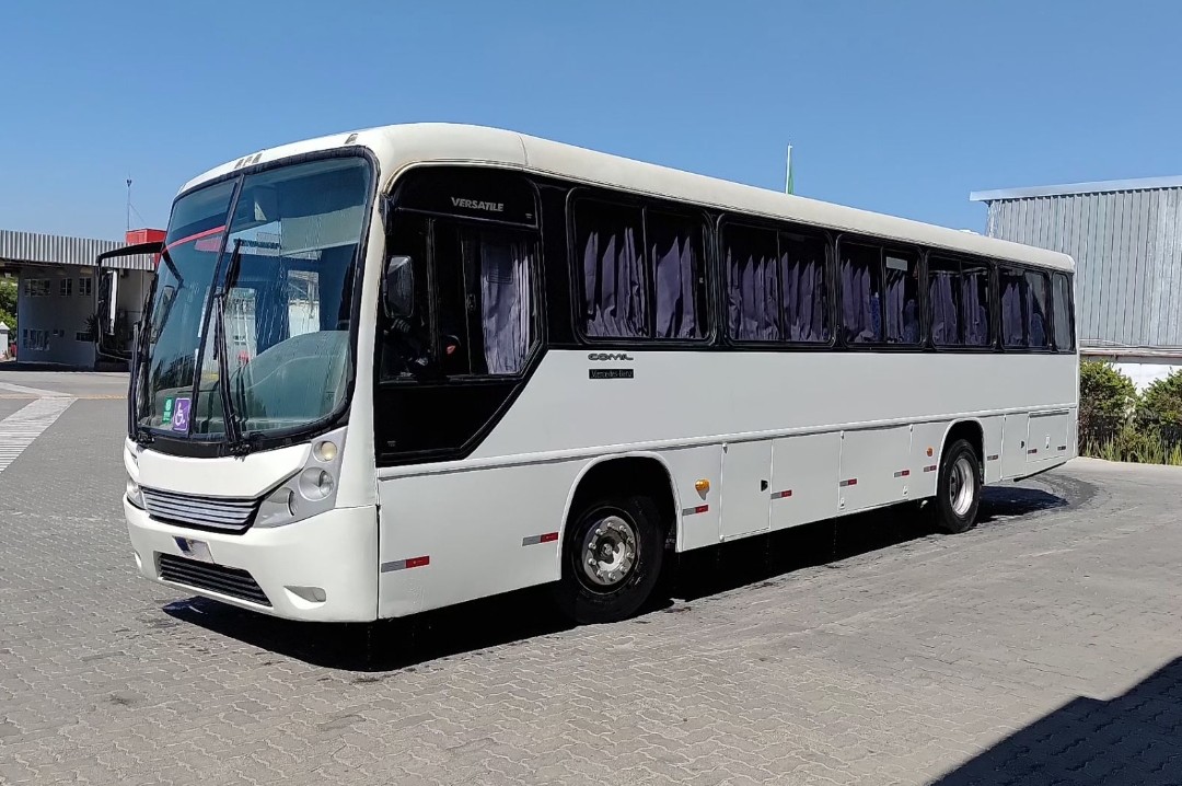 Ônibus Rodoviário Comil Versatile - foto 1
