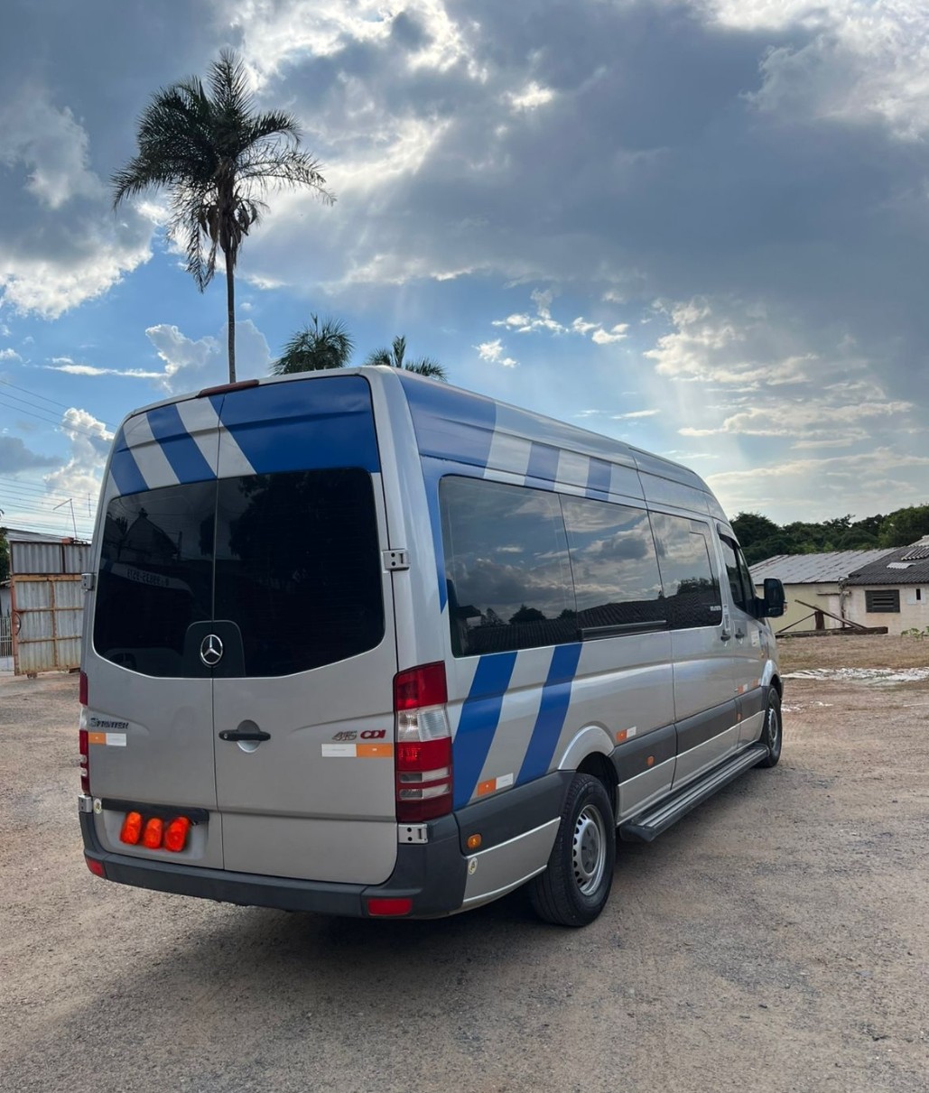 Mercedes Benz Sprinter 415 - View 3