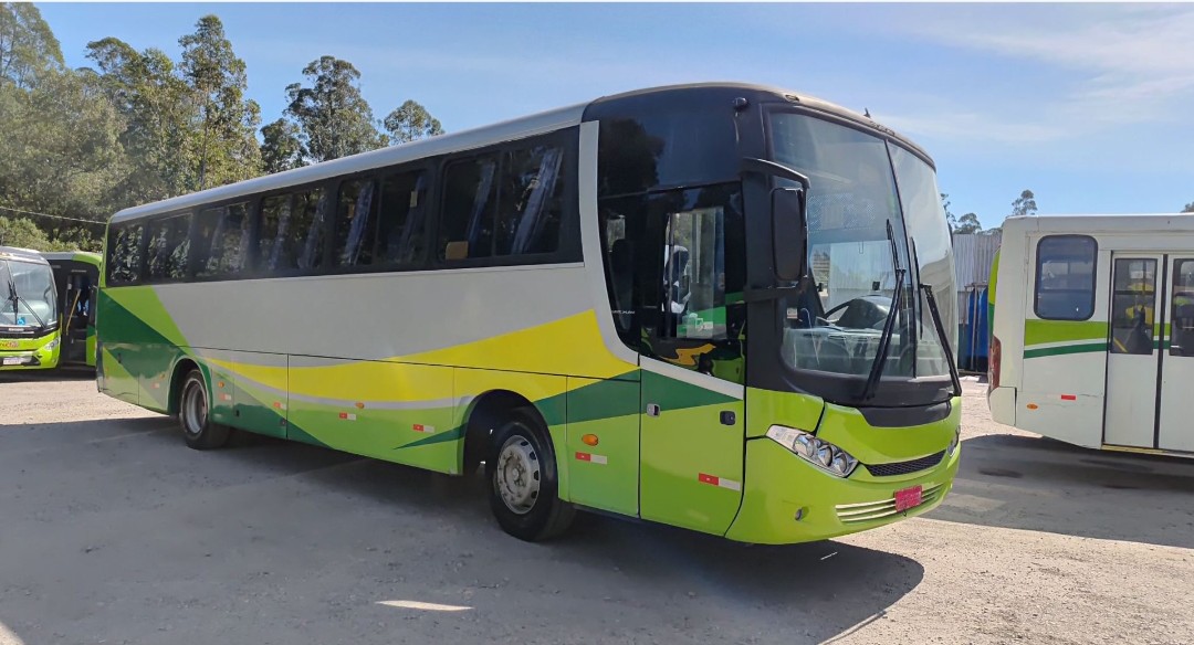 Ônibus Rodoviário Comil Campione 3.25